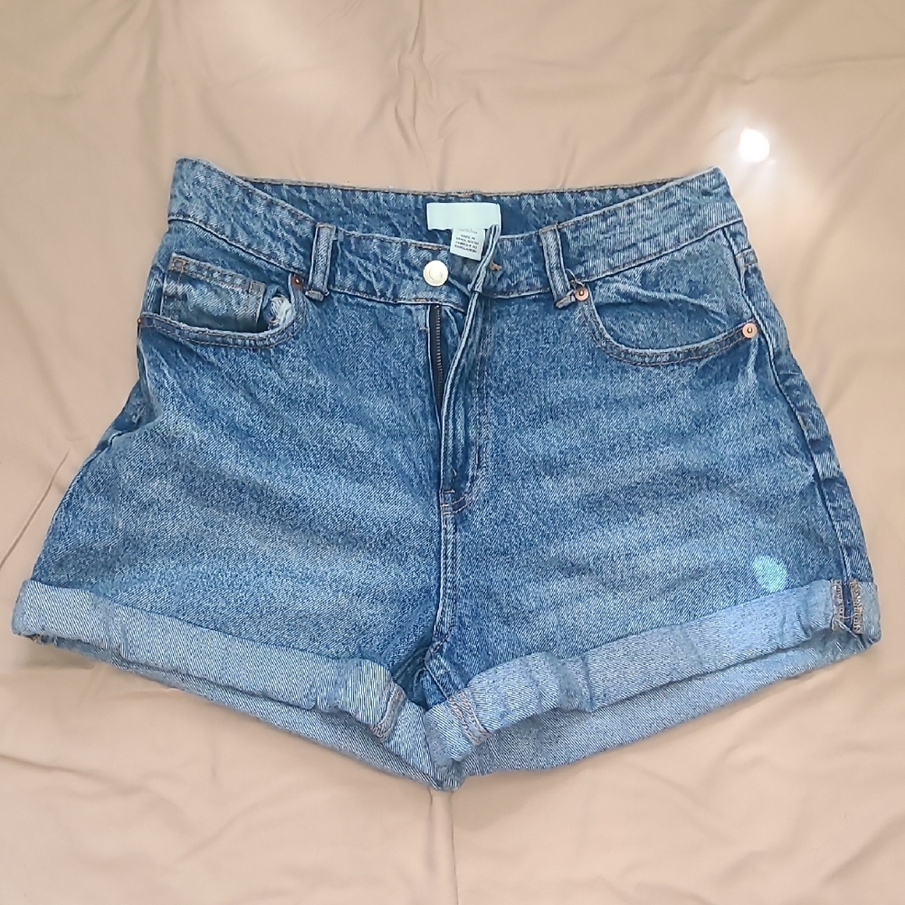 H&M 90s Blue Jean Shorts with Rolled Hems and Distressed Details